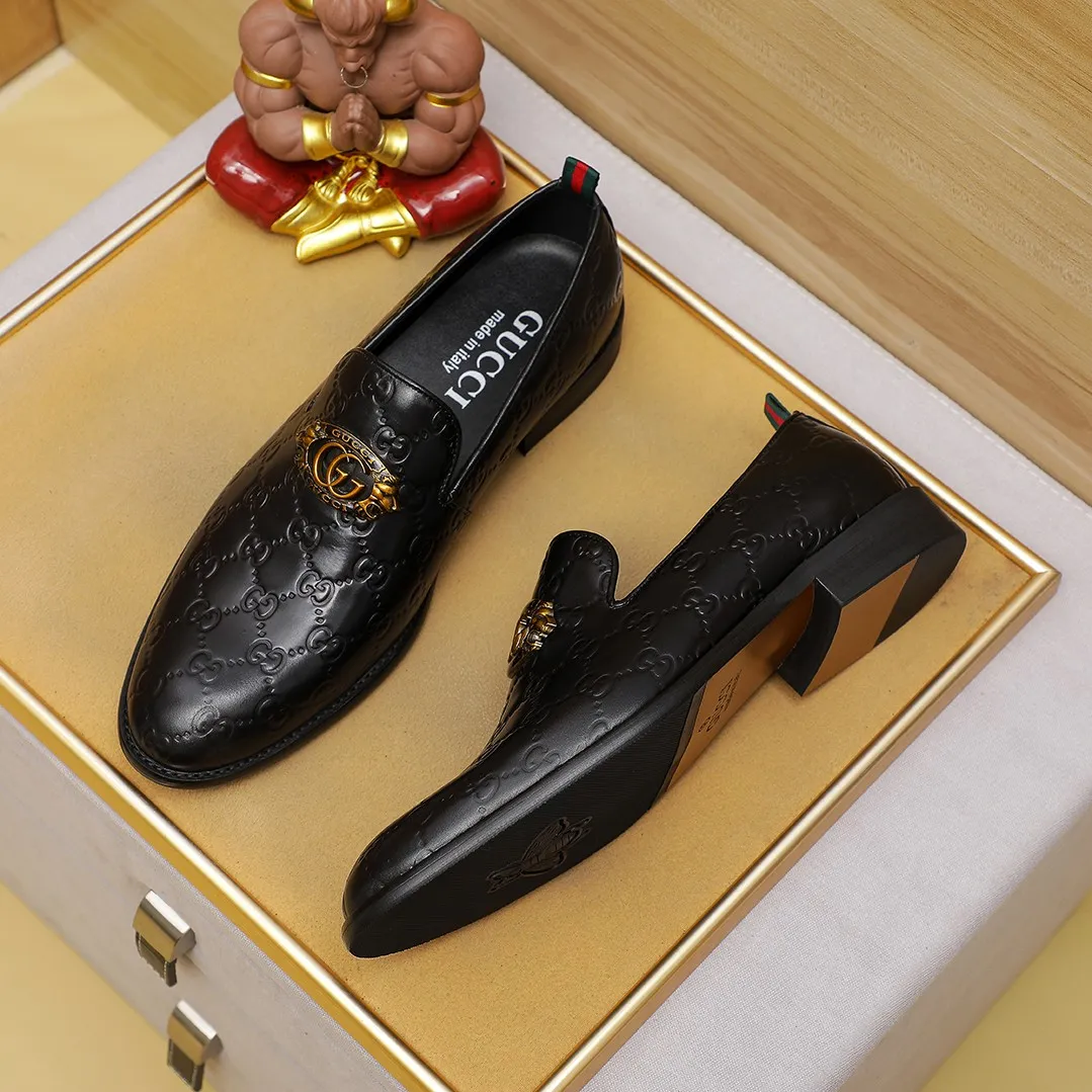 Men's men's shoes 💰400 🆘【GUCCI】Gucci ·🐑里· Hot-selling beanie shoes, top brand luxury, top quality, latest fashion beanie shoes.. The upper is made of original first-layer cowhide. (🐑leather·inner). The original stylish and stylish soft rubber wear-resistant and non-slip outsole is light and comfortable on the foot, available in black! Matching code: 39/45 (38.46. Can be customized)